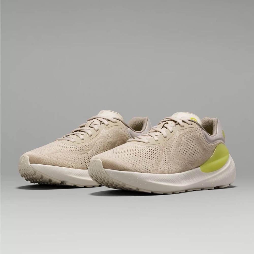 Men lululemon Beyondfeel size 8,5 mojave tan Shoes